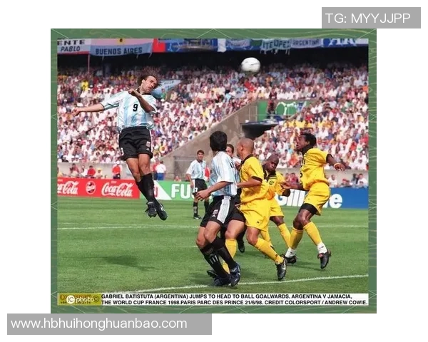 足球巨星足迹见证传奇成长 每一步都留下荣耀与梦想的印记